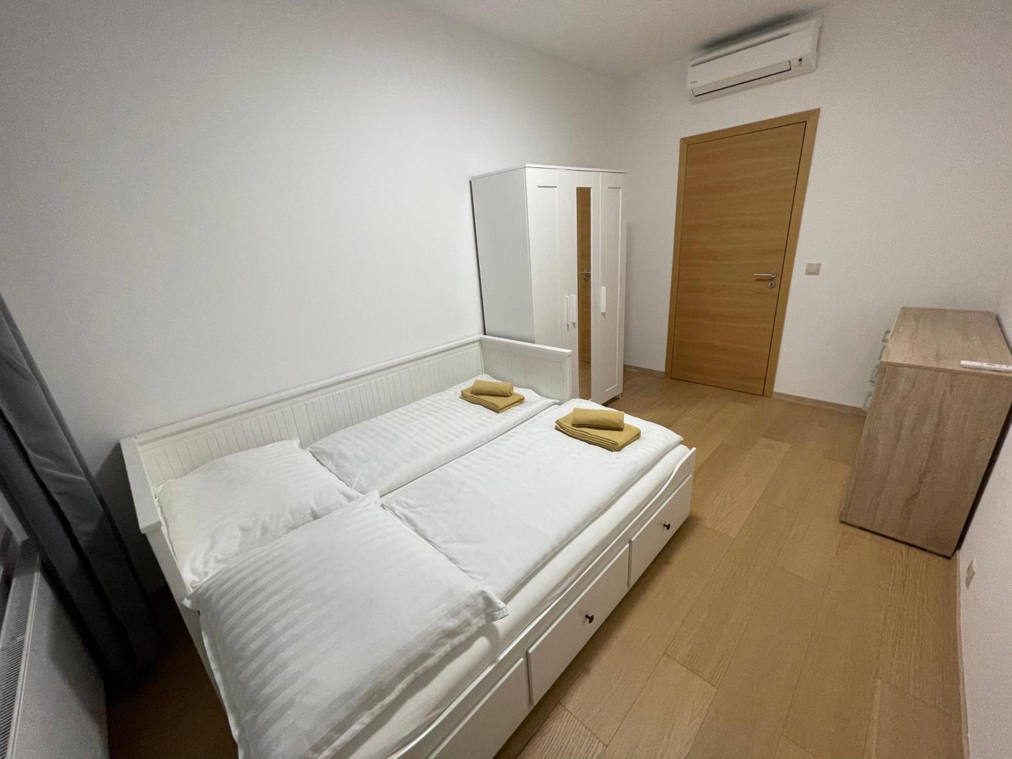 Sag Panorama City Apartment 3 Rooms Free Parking Free Wifi Bratislava Exterior photo